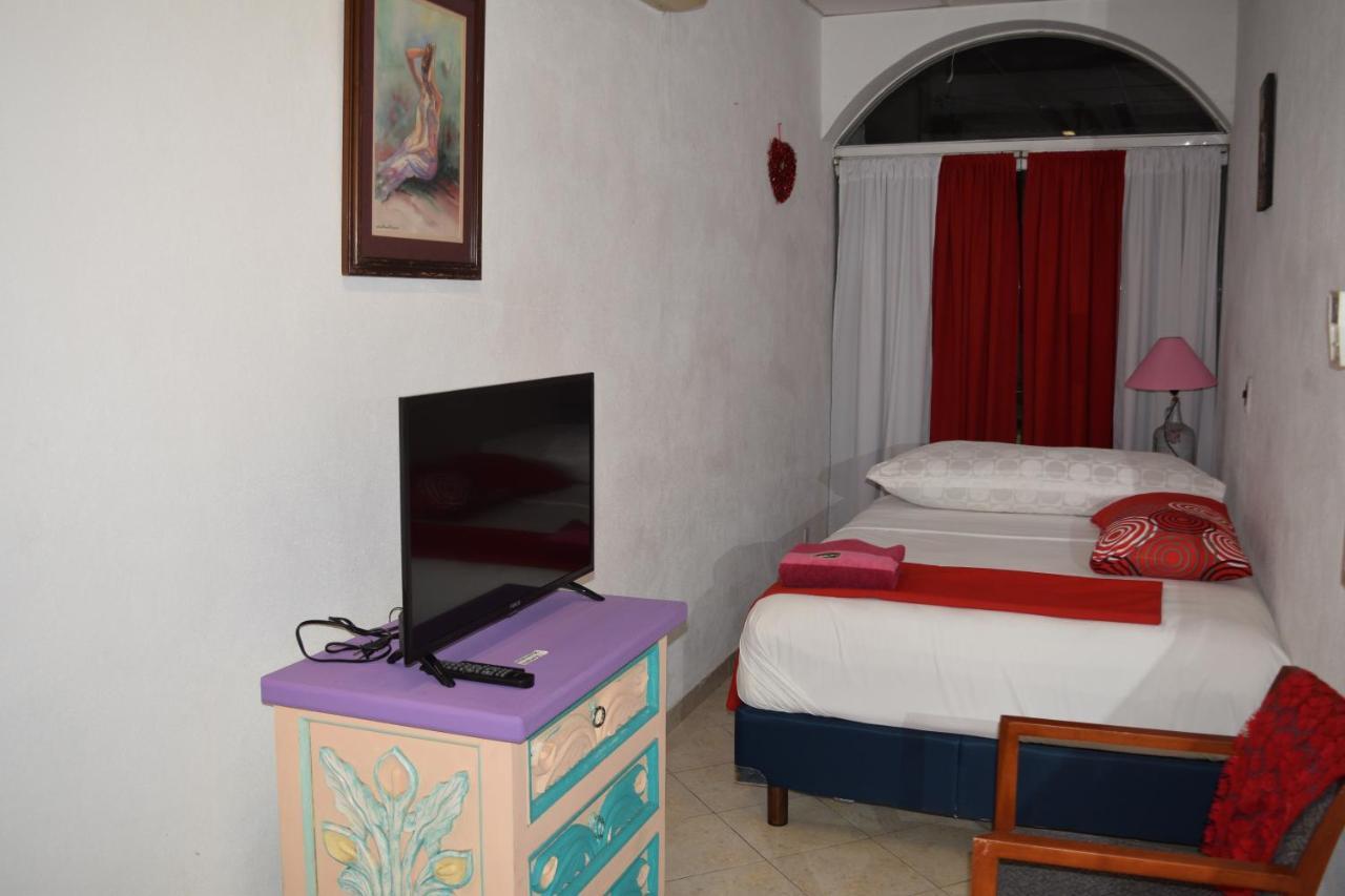 Boutique Basic Hotel بويرتو فالارتا المظهر الخارجي الصورة